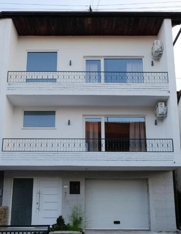 Unique Apartments Visoko Eksteriør billede